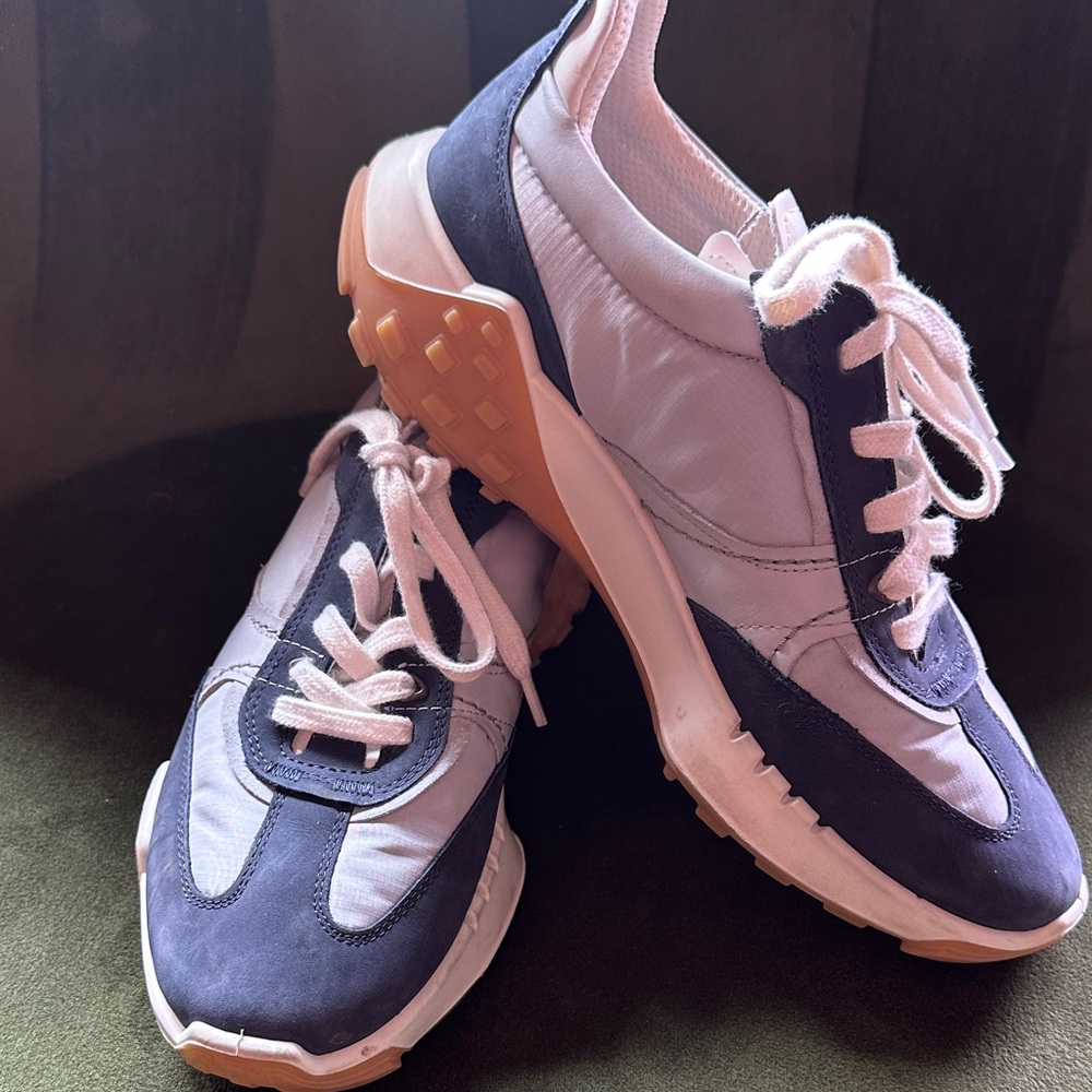 Ecco Women's Retro Sneakers in Navy, Light Blue, and White